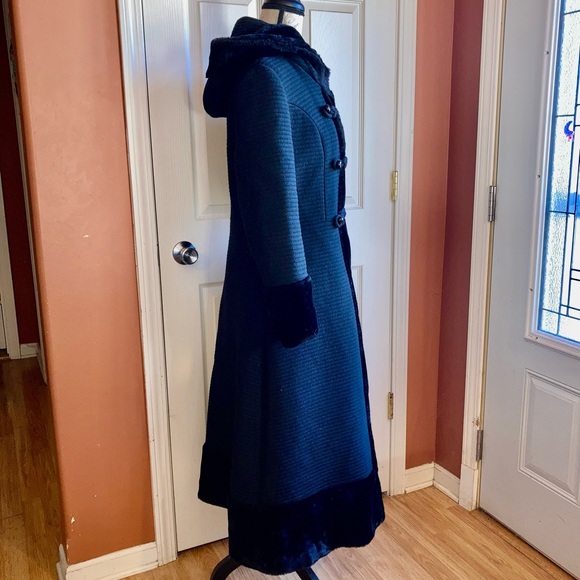 Vintage 60s Faux Fur Princess Style Hooded Heavyweight Union Made Coat Black - Picture 4 of 11